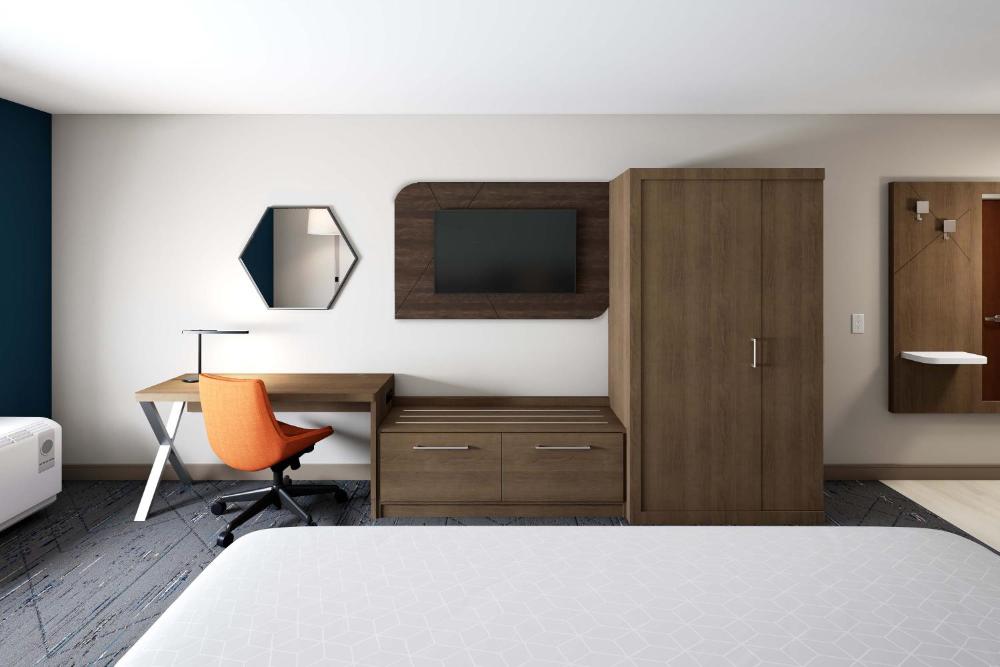 Standard Queen Room with Two Queen Beds and Bath/Shower interior